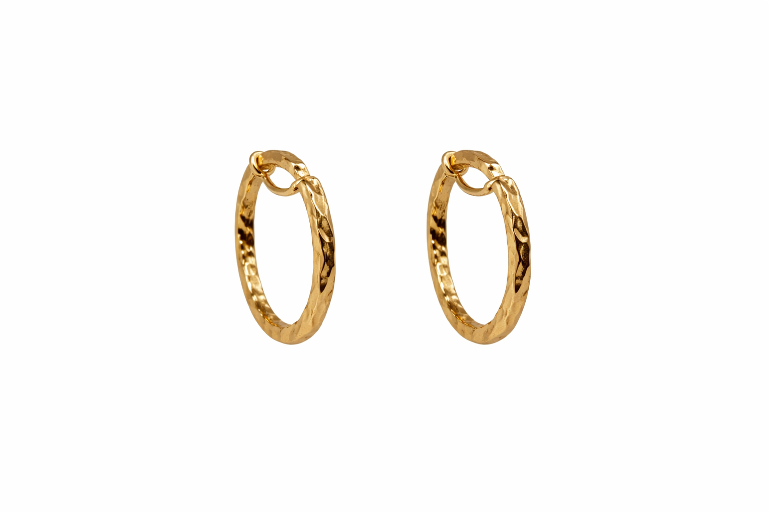 Pendientes de aro martillados acabado dorado brillante