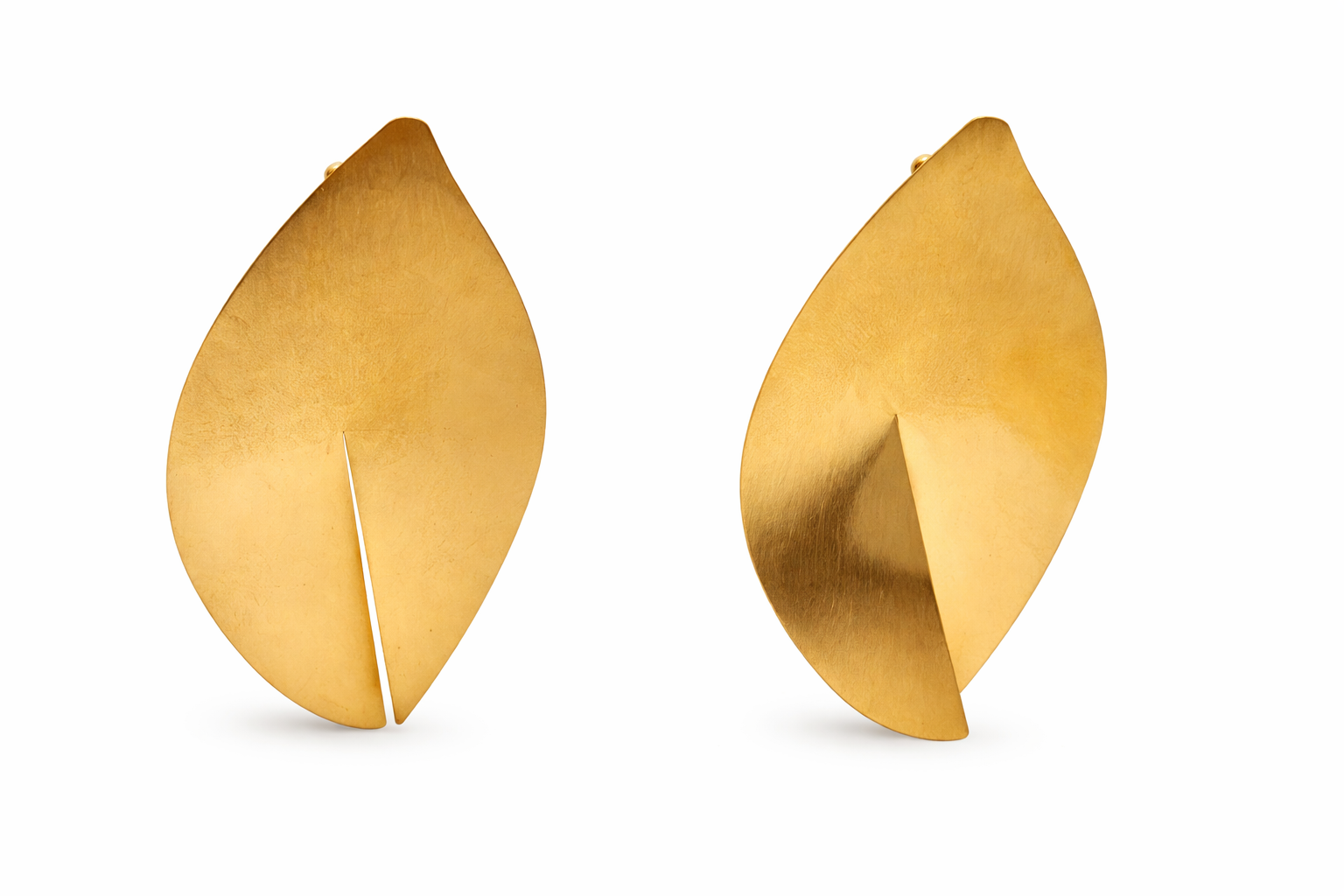 Pendientes Hoja Dorada Geométrica Mate